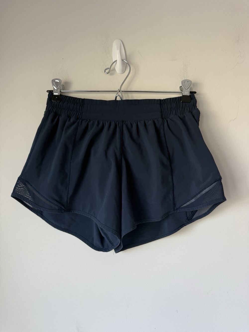 Lululemon Hotty Hot Size 6 Tall Mid-Rise Lined Short 4” Navy Blue Lined W7ARLT